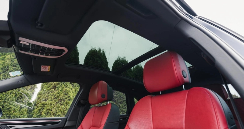 Porsche Macan cena 159999 przebieg: 127366, rok produkcji 2017 z Wojkowice małe 742